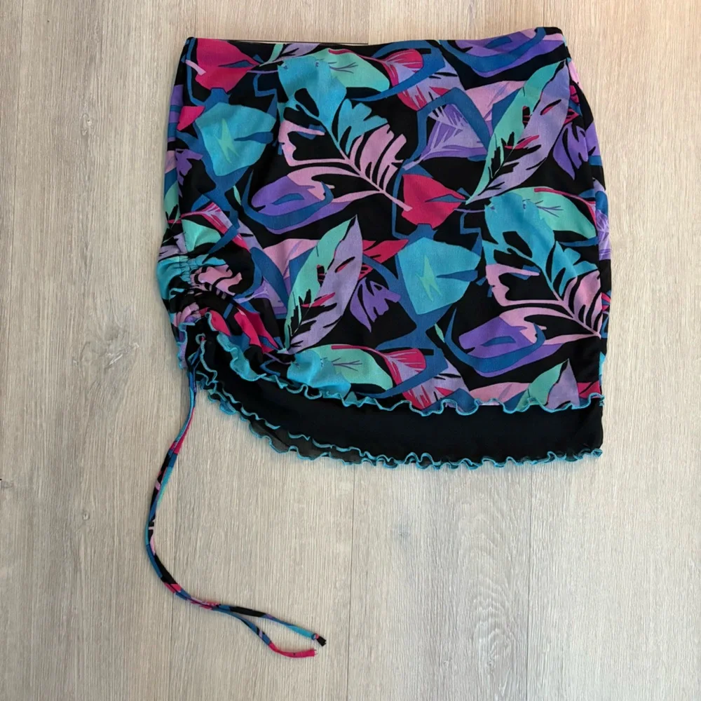 Wild Fable Womens Mesh Side Ruched Mini Skirt Large Black Tropical Leaf Print - Picture 7 of 16